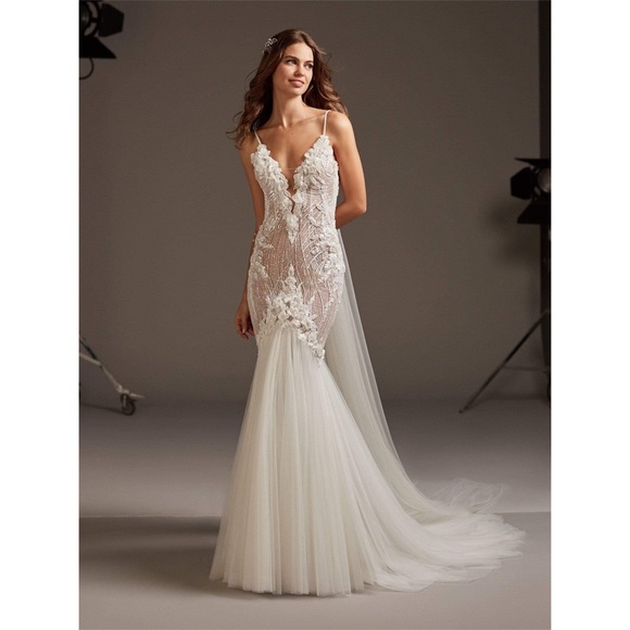 Wedding dress new size 10 - Picture 1 of 7